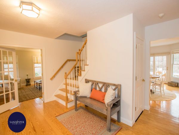 Cape Cod Home 995143