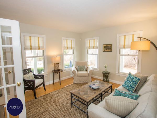 Cape Cod Home 995143