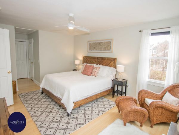 Cape Cod Home 995143