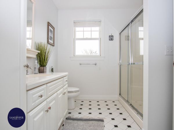 Cape Cod Home 995143
