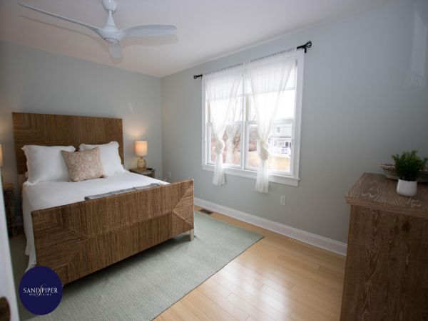 Cape Cod Home 995143