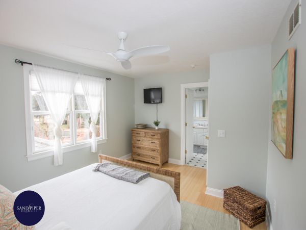 Cape Cod Home 995143