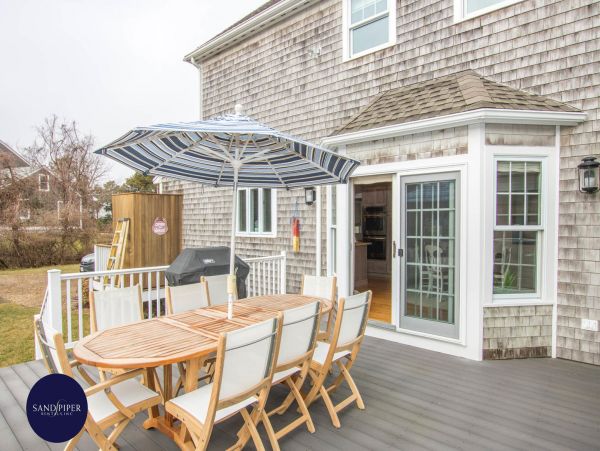 Cape Cod Home 995143