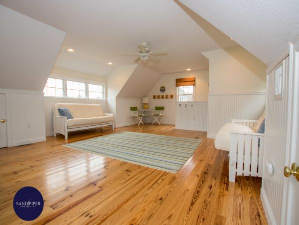 Cape Cod Home 995143