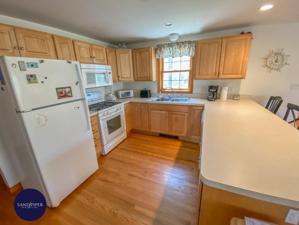 Cape Cod Home 995144