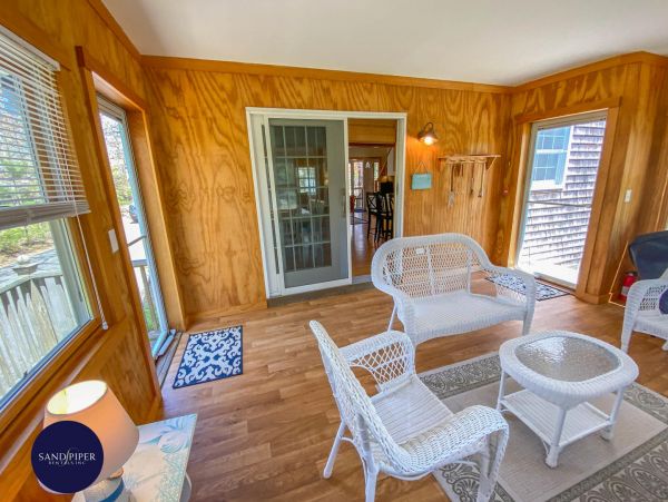 Cape Cod Home 995144