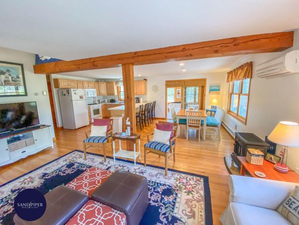 Cape Cod Home 995144