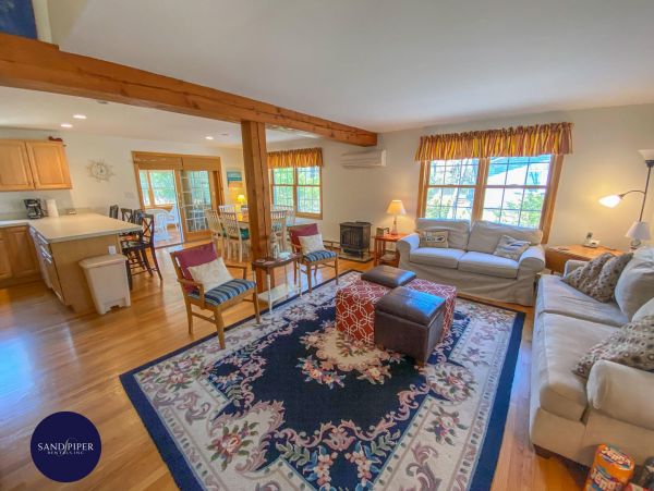 Cape Cod Home 995144