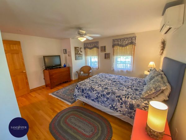 Cape Cod Home 995144