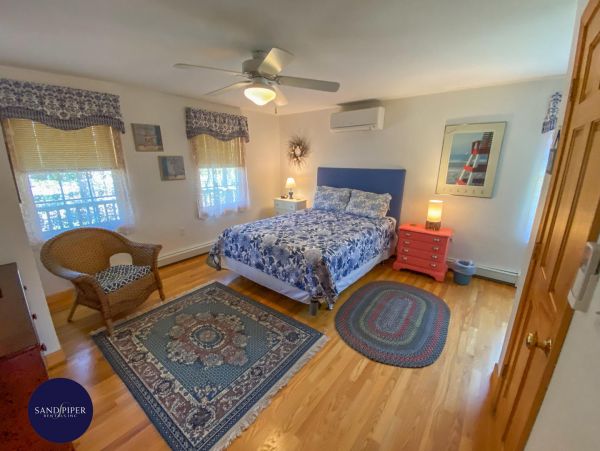 Cape Cod Home 995144