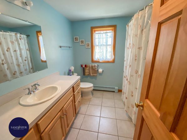 Cape Cod Home 995144