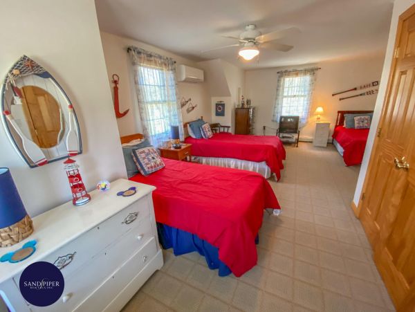 Cape Cod Home 995144