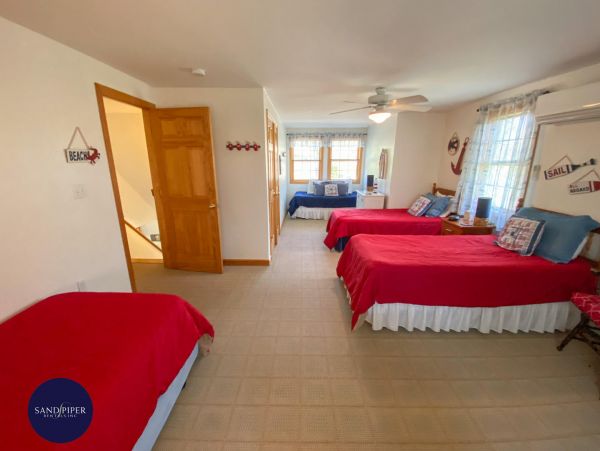 Cape Cod Home 995144