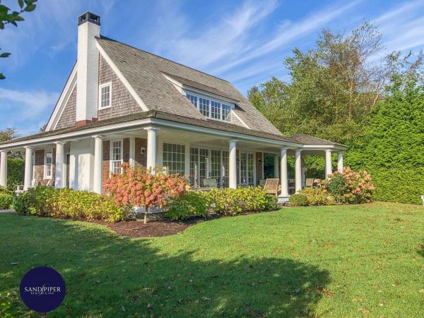 Cape Cod Home 995145