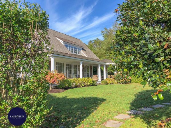 Cape Cod Home 995145