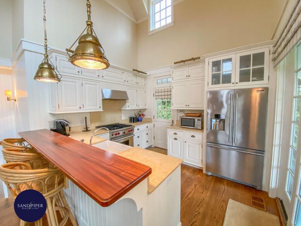 Cape Cod Home 995145