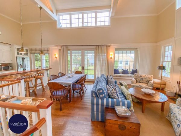 Cape Cod Home 995145