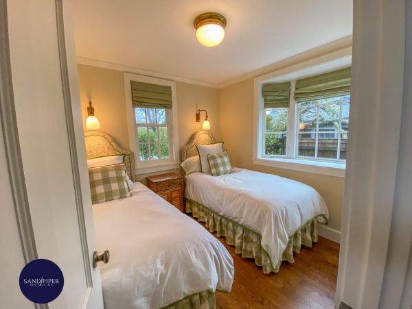 Cape Cod Home 995145