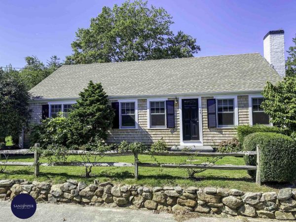 Cape Cod Home 995145