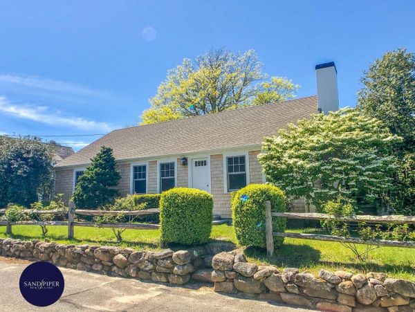 Cape Cod Home 995145