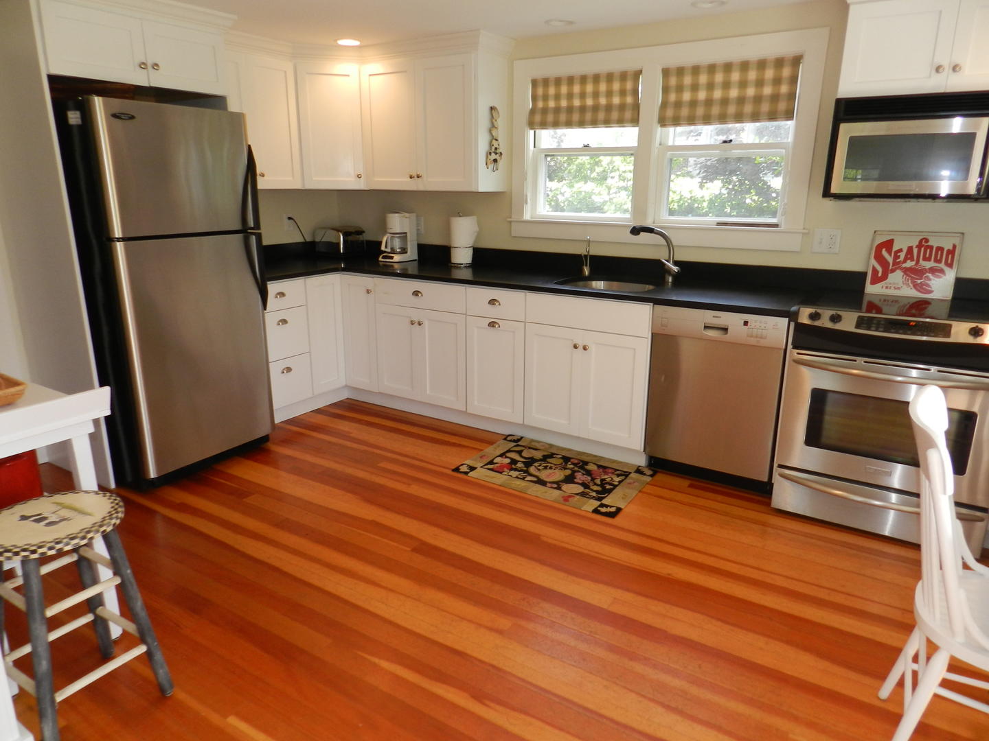 Cape Cod Home 995145
