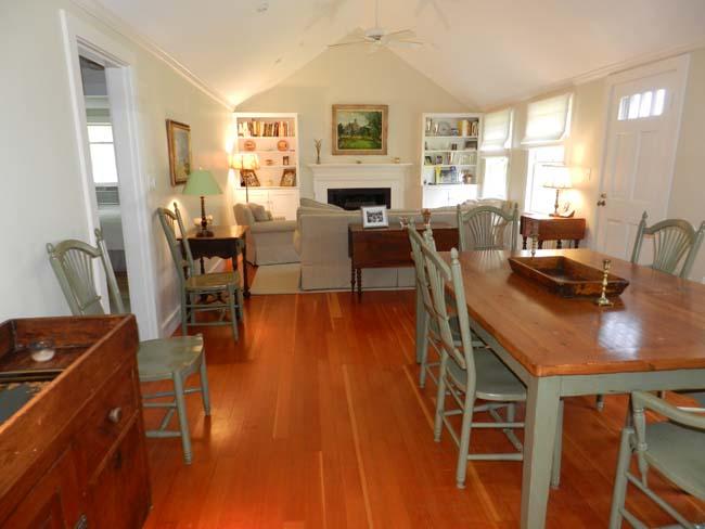 Cape Cod Home 995145