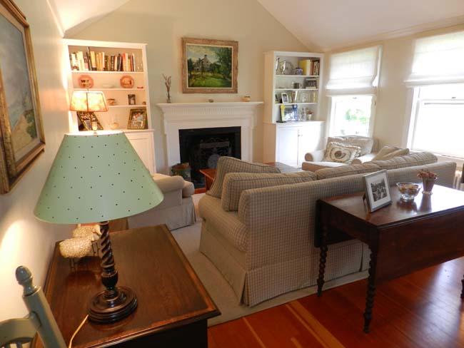 Cape Cod Home 995145