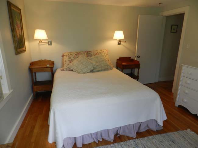 Cape Cod Home 995145