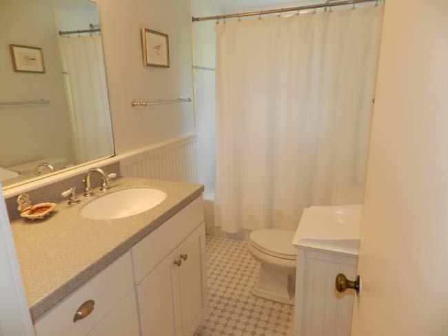 Cape Cod Home 995145