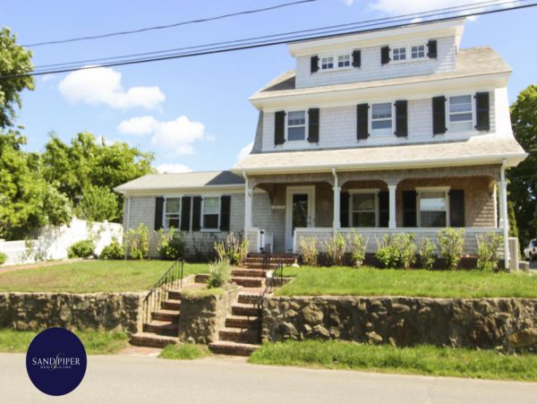 Cape Cod Home 995146
