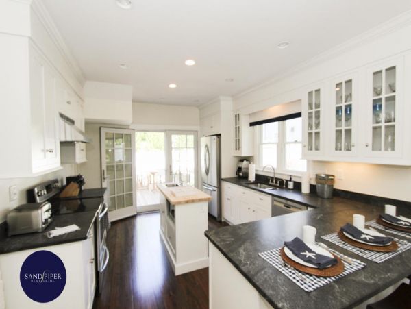 Cape Cod Home 995146