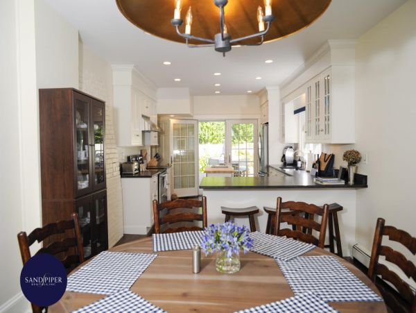Cape Cod Home 995146