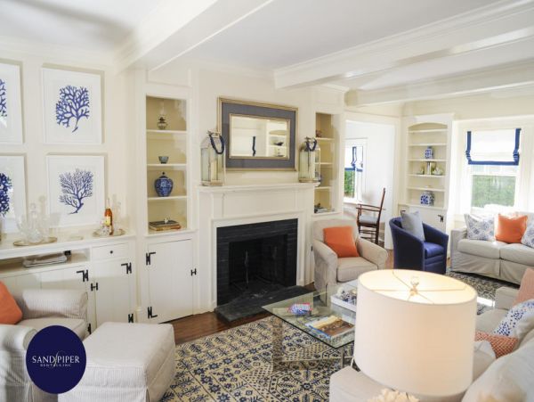 Cape Cod Home 995146
