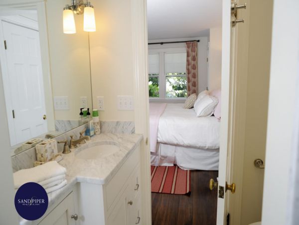 Cape Cod Home 995146