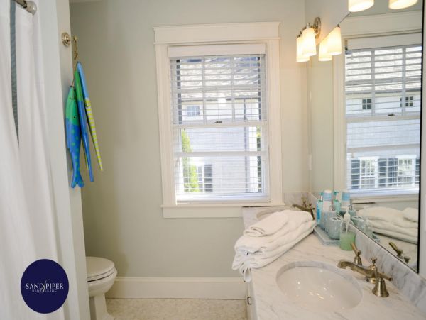 Cape Cod Home 995146