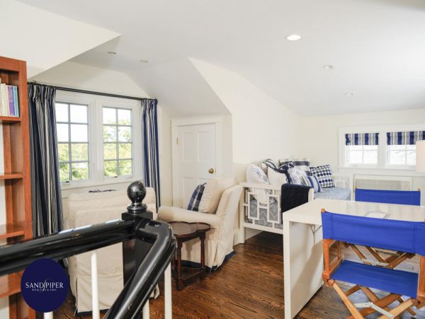 Cape Cod Home 995146