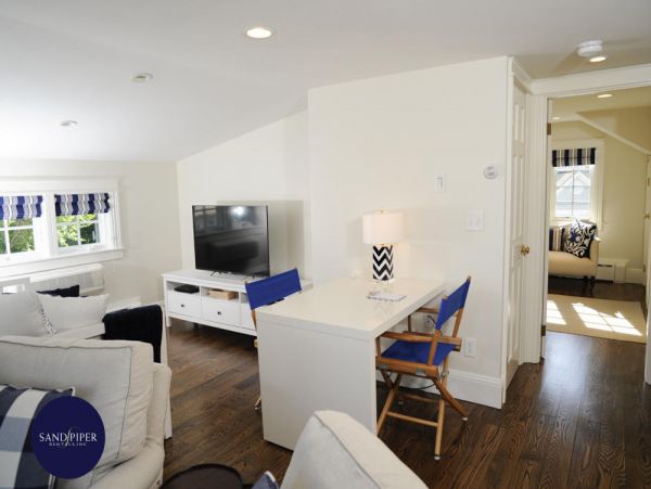 Cape Cod Home 995146