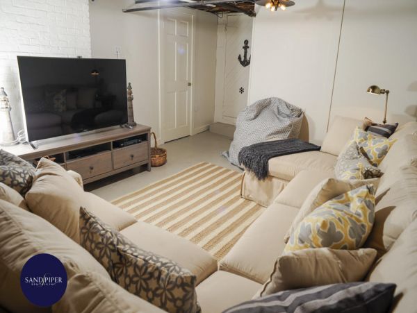 Cape Cod Home 995146
