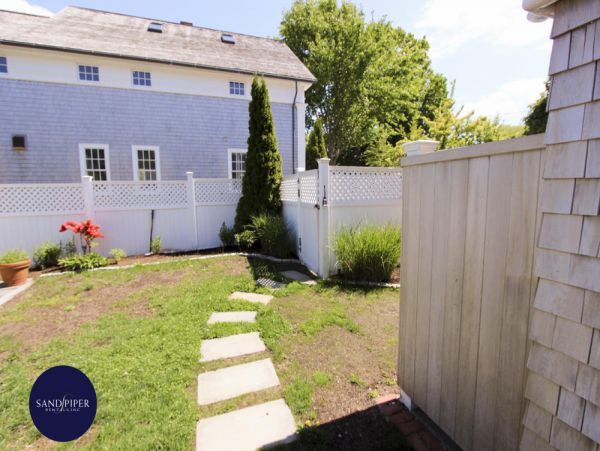 Cape Cod Home 995146