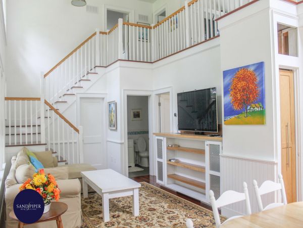 Cape Cod Home 995147