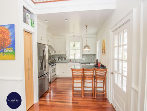 Cape Cod Home 995147