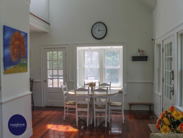 Cape Cod Home 995147