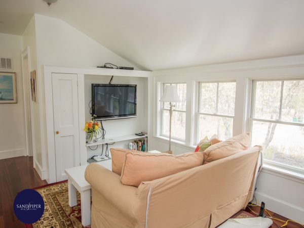 Cape Cod Home 995147