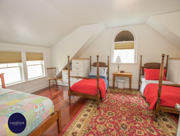 Cape Cod Home 995147