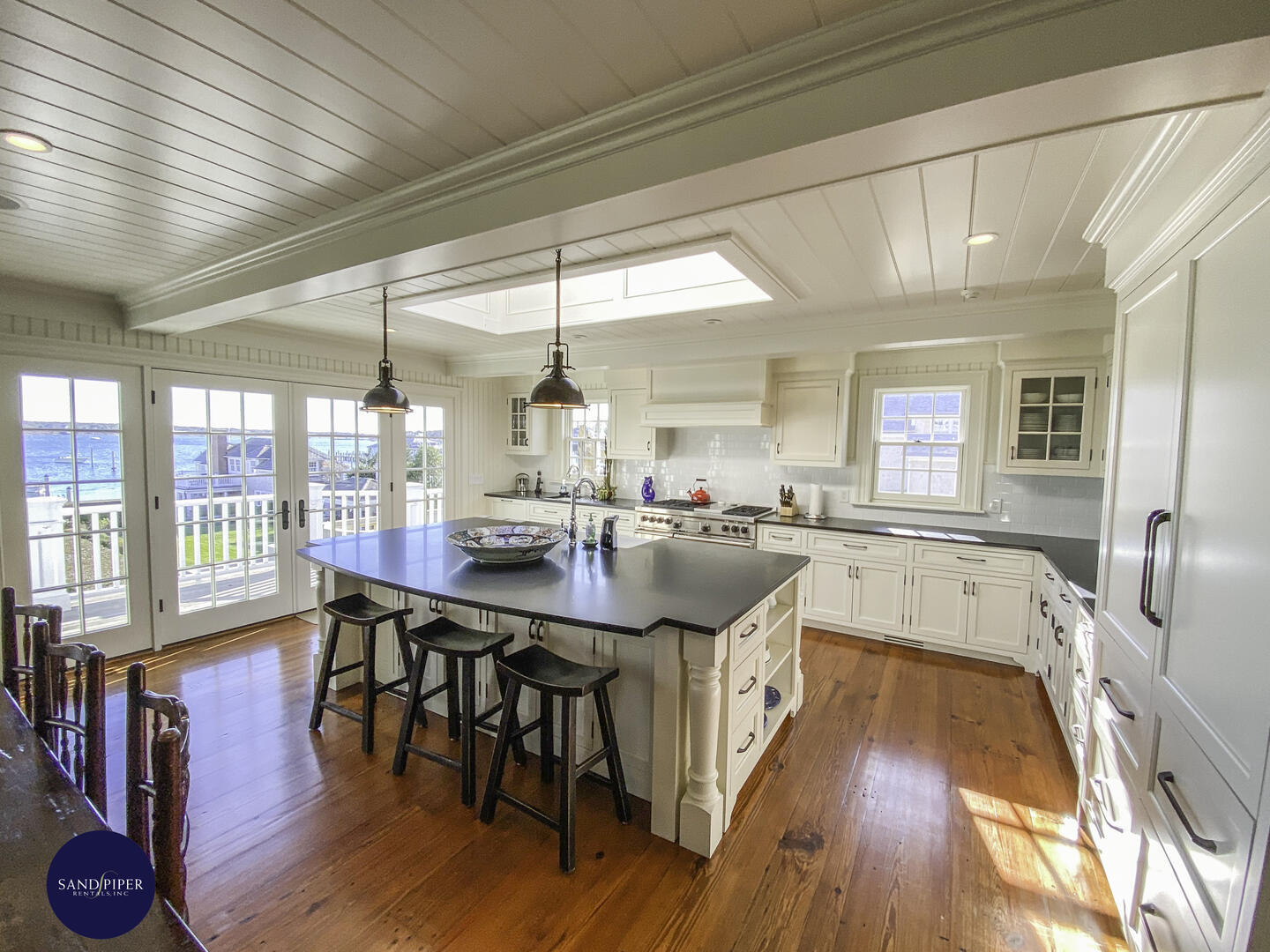 Cape Cod Home 995148