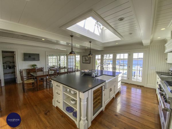 Cape Cod Home 995148