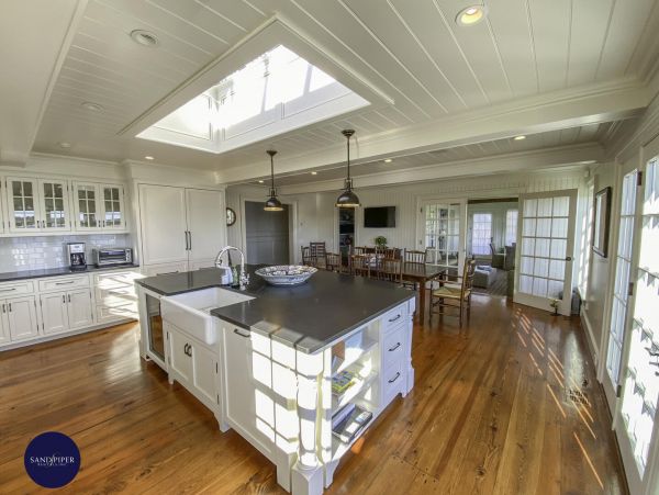 Cape Cod Home 995148