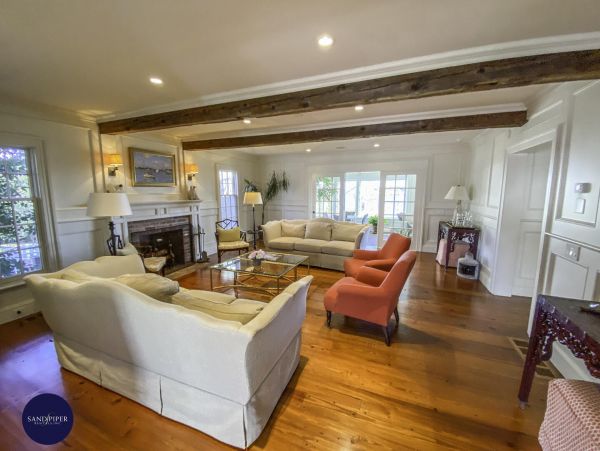 Cape Cod Home 995148