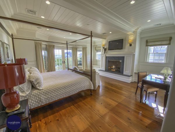 Cape Cod Home 995148