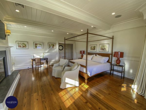 Cape Cod Home 995148